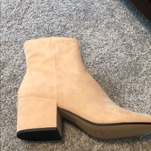 Dolce vita blush suede booties nwt size 10